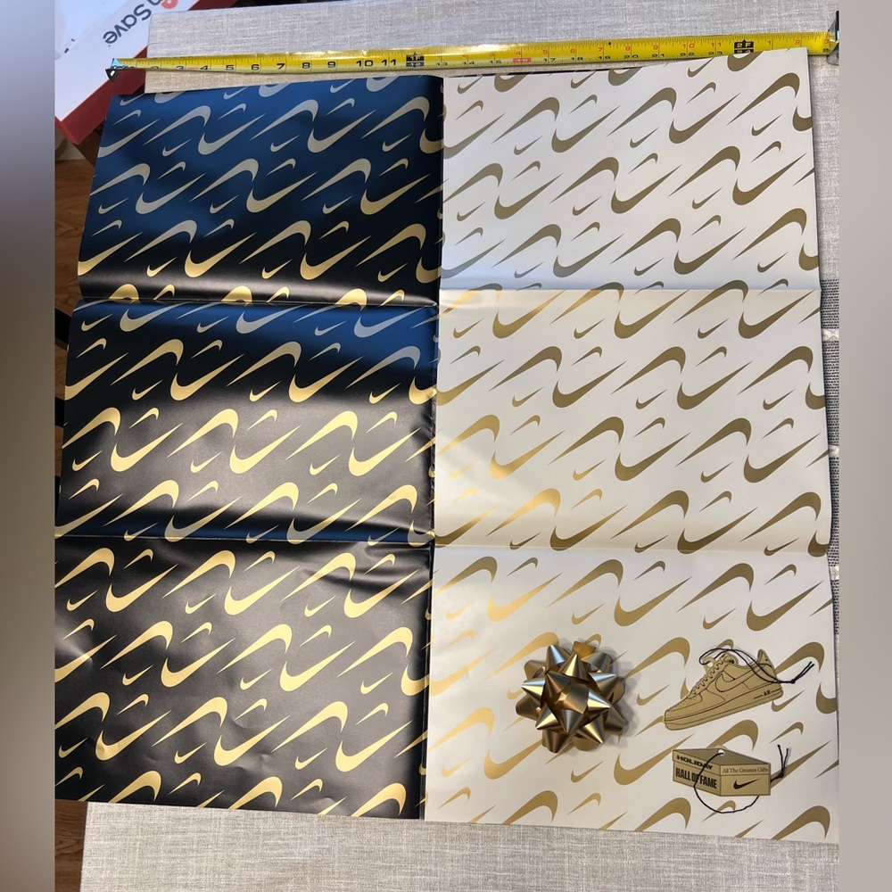 Nike Black and Gold Gift Wrap Set